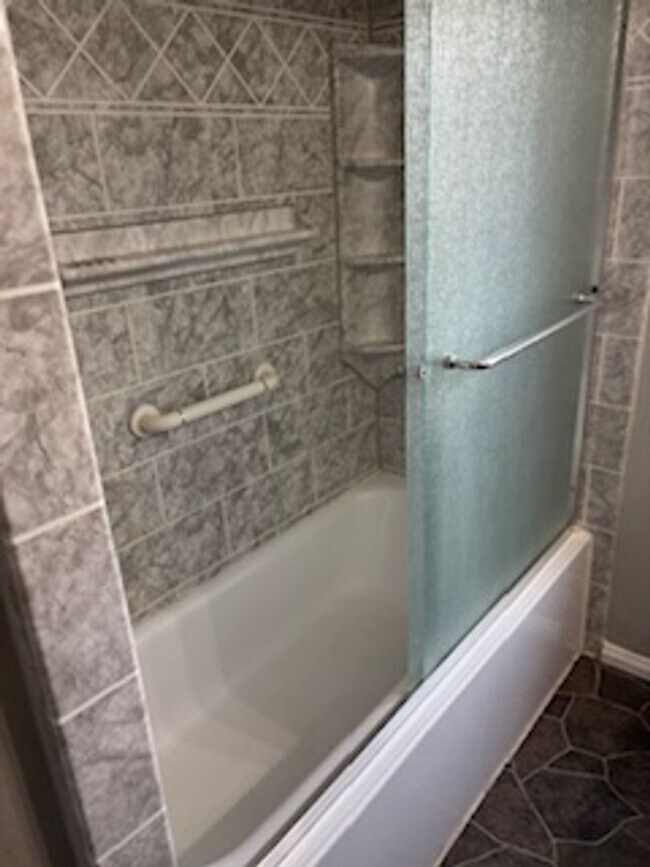 Building Photo - Nice Warren 3 bed 1 bath