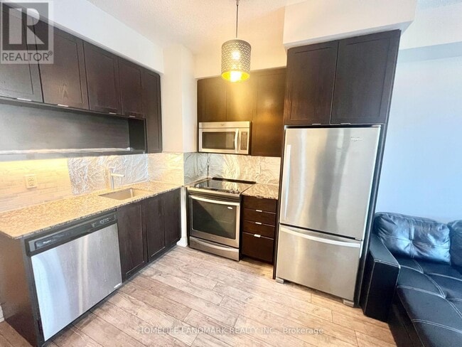 Photo du bâtiment - 18 Graydon Hall Dr