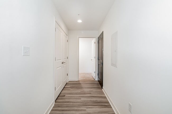 Building Photo - 1708 Fairmont Dr