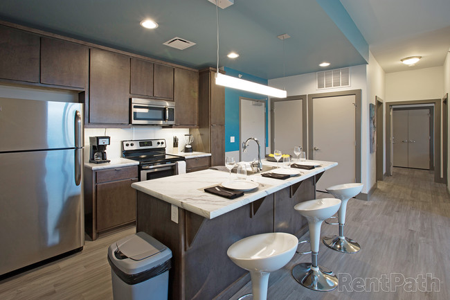 Kitchen with furnishings and appliances - 1243 E Cherry St