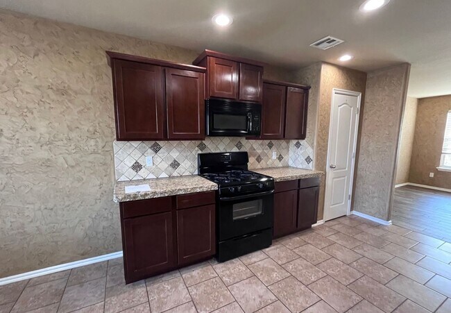 Building Photo - 3 bedrooms 2.5 bath - 2235 square feet