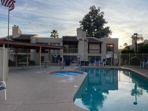 Building Photo - 205 N 74th St