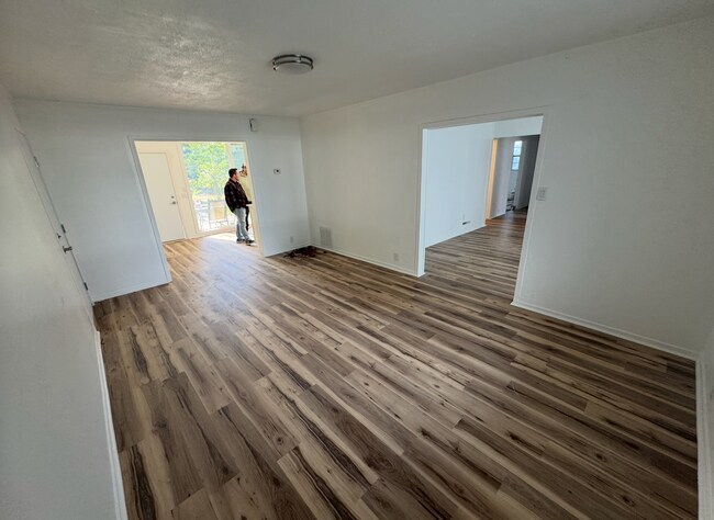 Building Photo - Cute Lehi rambler with tons of yard space ...