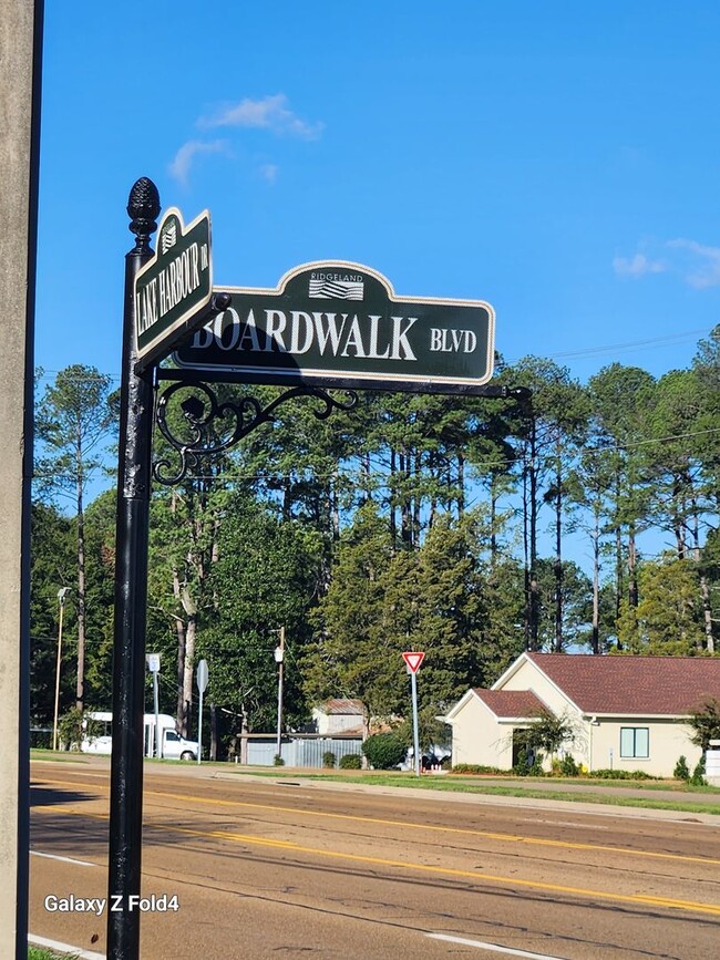 Building Photo - 3 Bed / 2.5 Bath in Ridgeland