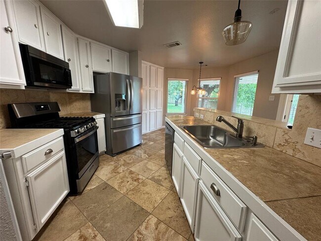 Building Photo - 502 Green Valley Cove