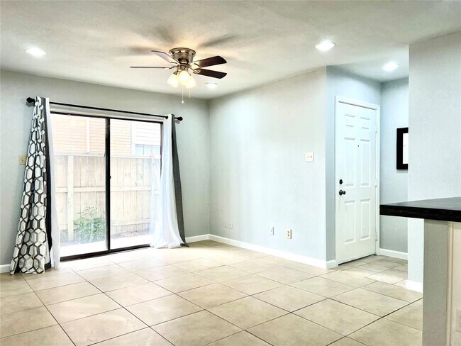 Foto del edificio - 2750 Holly Hall St