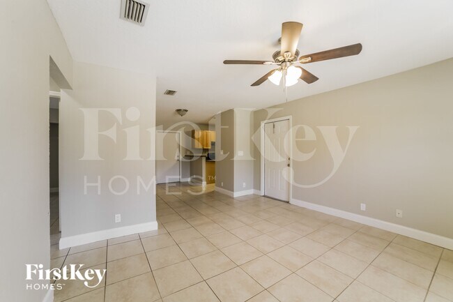 Foto del edificio - 341 NE 34th Ct