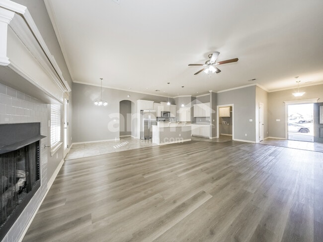 Building Photo - 416 E Charlotte Terrace