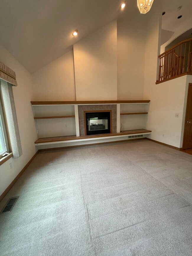 Building Photo - Beautiful Creekside Estates Home! Availabl...
