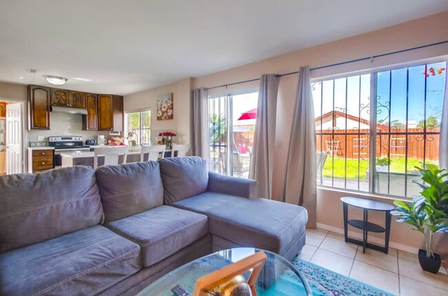 Foto del edificio - 6434 Bullock Dr