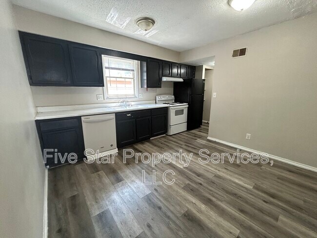 Foto del edificio - 110 W Lake Shore Dr