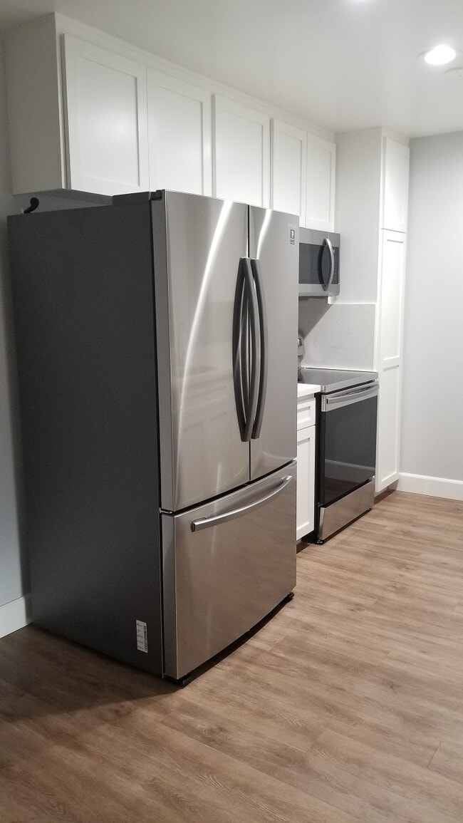 Kitchen - 20721 Amie Ave