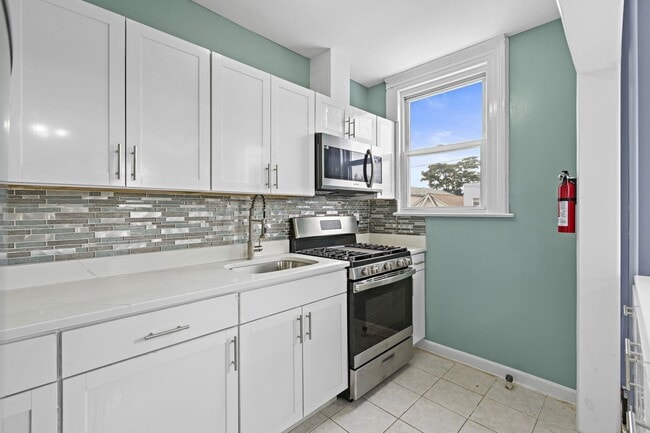 Foto del edificio - 209 Danforth Ave