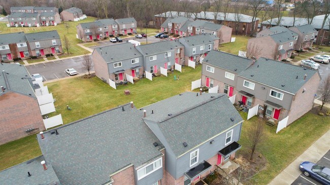 Building Photo - 545 Villa Dr