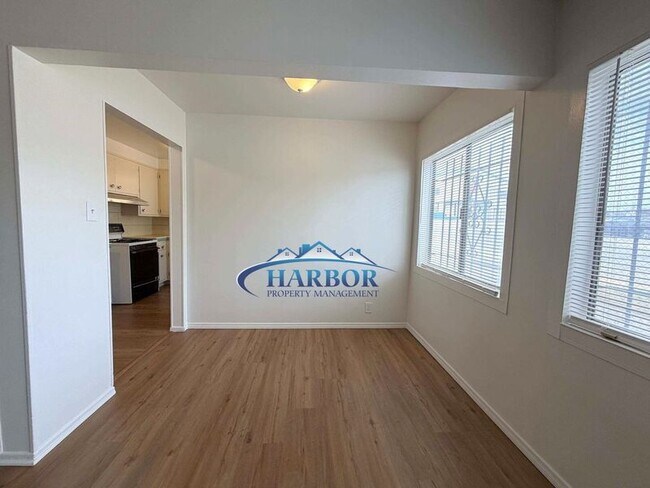Building Photo - 5642 Angeles Vista Blvd