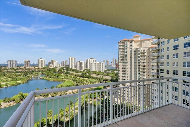 Foto del edificio - 19501 W Country Club Dr