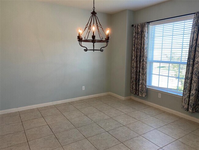 Building Photo - 2305 Mulberry Dr