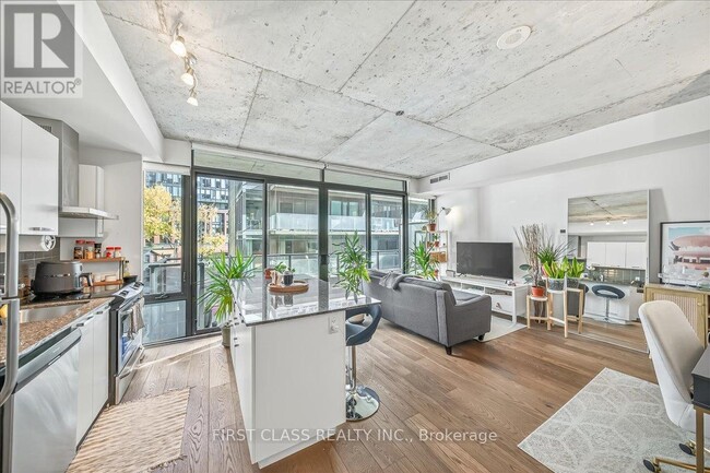 Building Photo - 95 Bathurst St