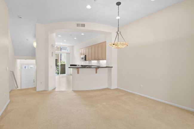 Foto del edificio - Act Fast: Charming Townhome in Central San...