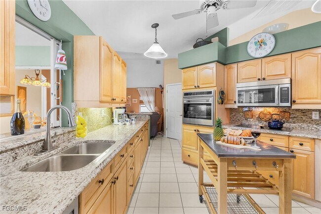 Foto del edificio - 8549 S Lake Cir