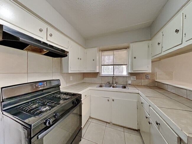 Building Photo - 11151 Spottswood Dr