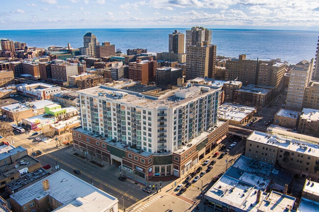 Building Photo - 1134 W Granville Ave