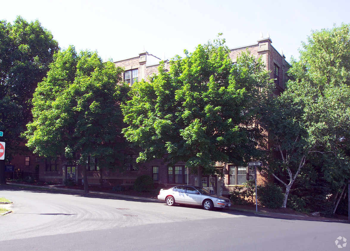 Primary Photo - Quadrangle Court