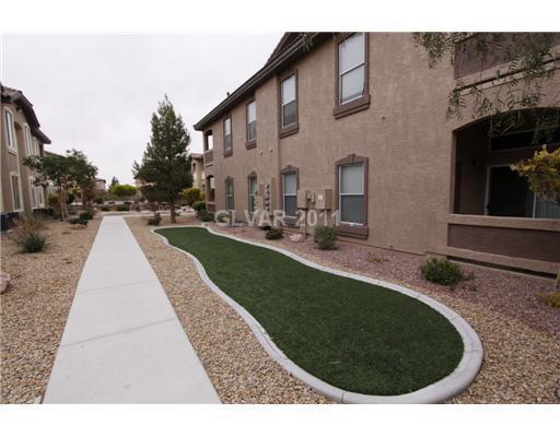 Building Photo - 2305 W Horizon Ridge Pkwy