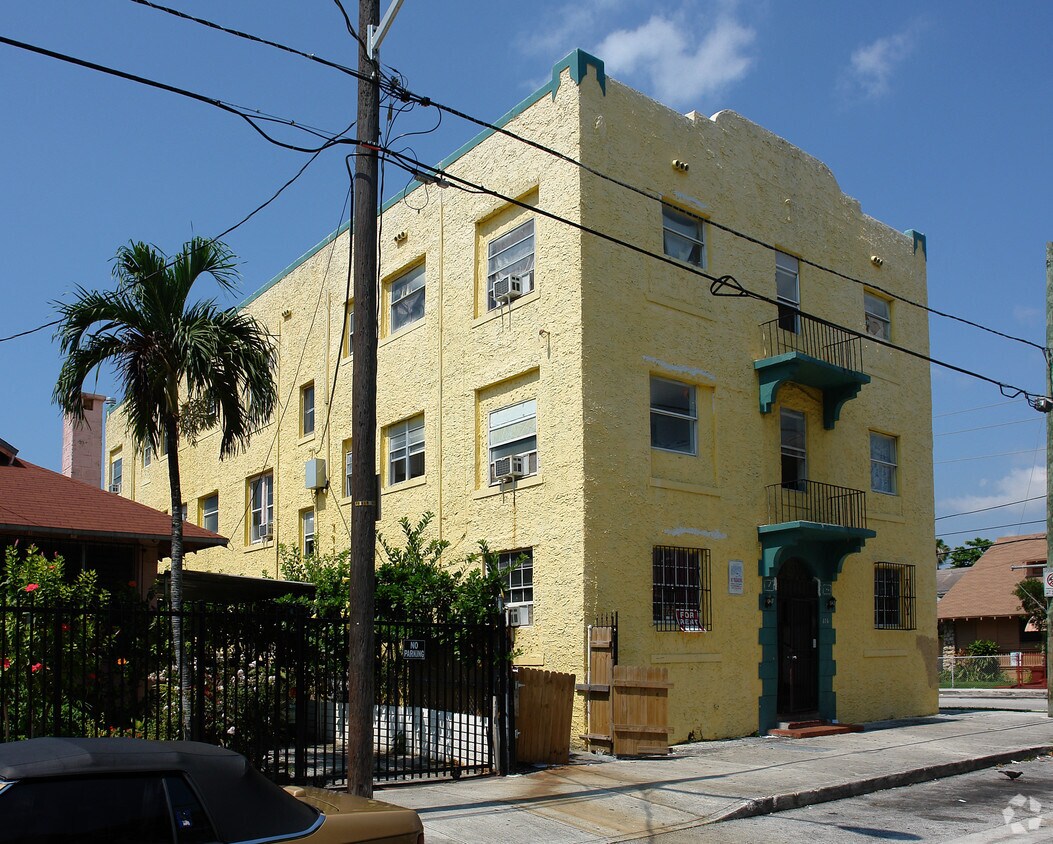Foto del edificio - 676 SW 2nd St