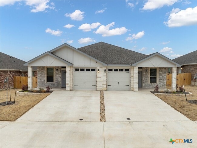 Building Photo - 5221 Rose Gdn Lp