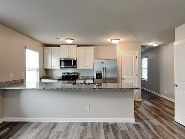 Building Photo - 1050 Wedgewood Ct NE