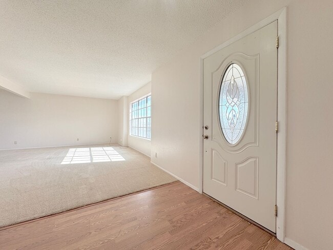 Building Photo - Mountain Park 5bed/3bath with Refrig A/C and Mountain Views!