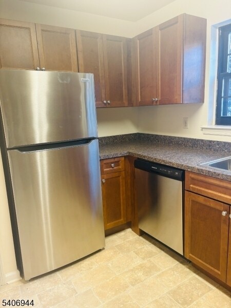 Foto del edificio - 181 Long Hill Rd