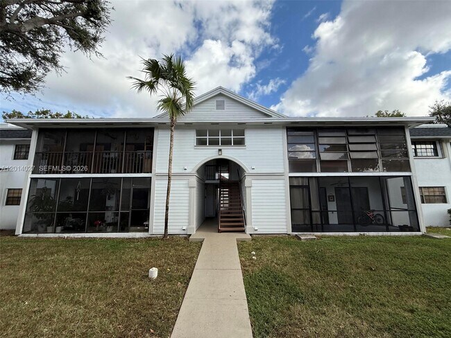 Foto del edificio - 18875 NW 62nd Ave