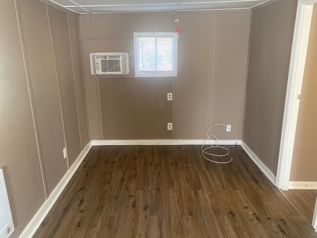 Building Photo - r3918