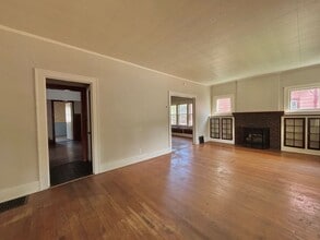 Building Photo - 1017-1019 Egleston Ave