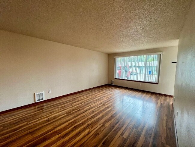 Building Photo - PENDING APPLICATION; Rambler w/ W/S/G Incl...