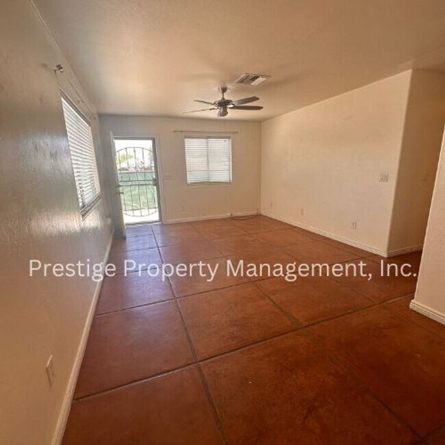 Building Photo - 2256