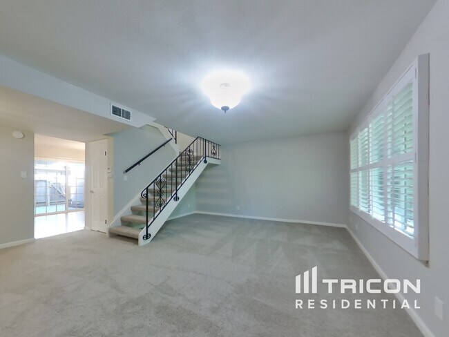 Foto del edificio - 7482 Fairway Two Ave