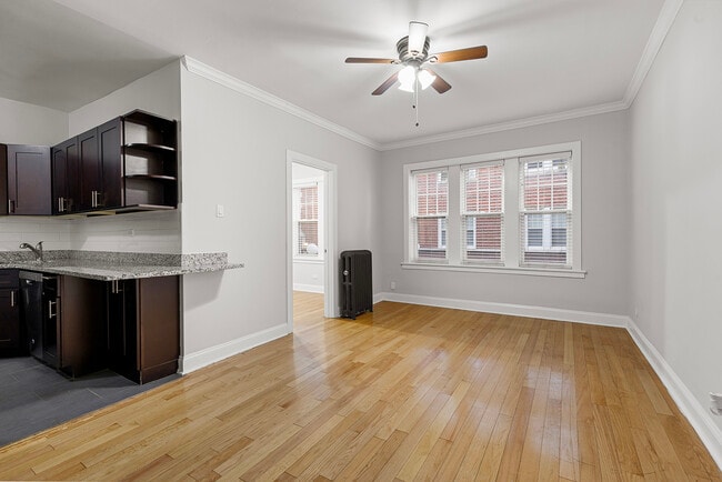 Foto del edificio - 6110 N Winthrop Ave