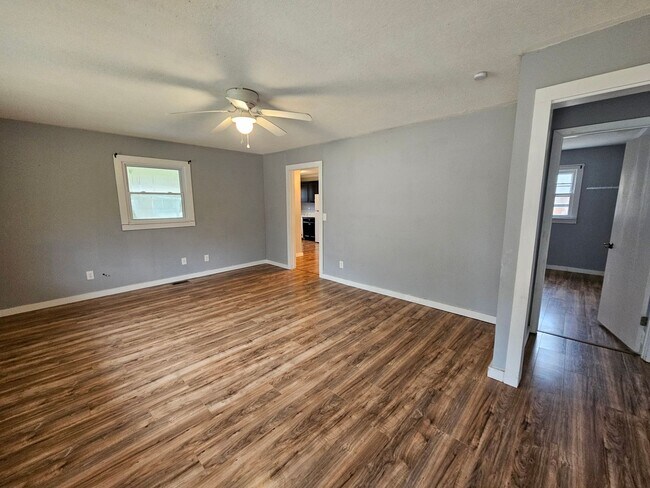 Foto del edificio - 3 Bedroom 1 Bathroom Home w/ Bonus Off of Gum Branch Rd.