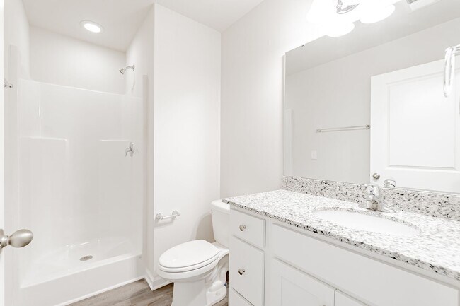 Foto del edificio - 5 bedroom Benjamin Floor Plan with a relax...