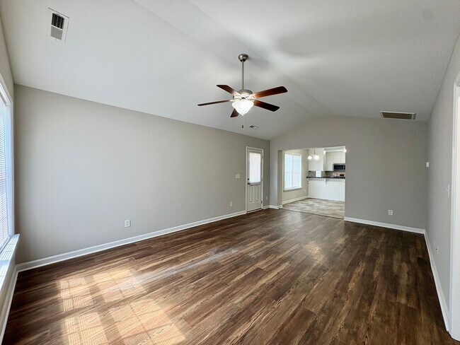 Foto del edificio - One Story 3 Bedroom 2 Bath Brand New