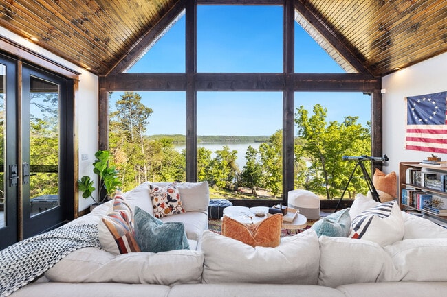 Foto del edificio - 8760 Stuckey Ln