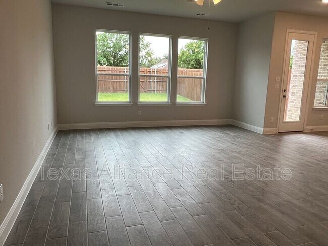 Foto del edificio - 552 Hutchinson Ln