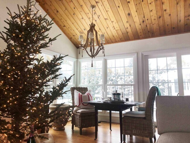 Foto del edificio - 9300 N Lake Dr