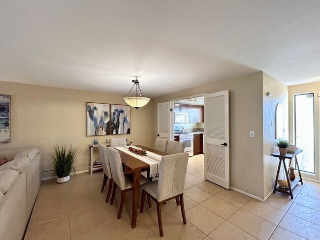 Building Photo - AVAILABLE NOW!! Stunning 3 Bedroom 2 Bathr...