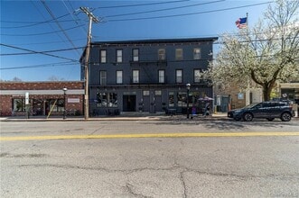 Building Photo - 120 Grand St