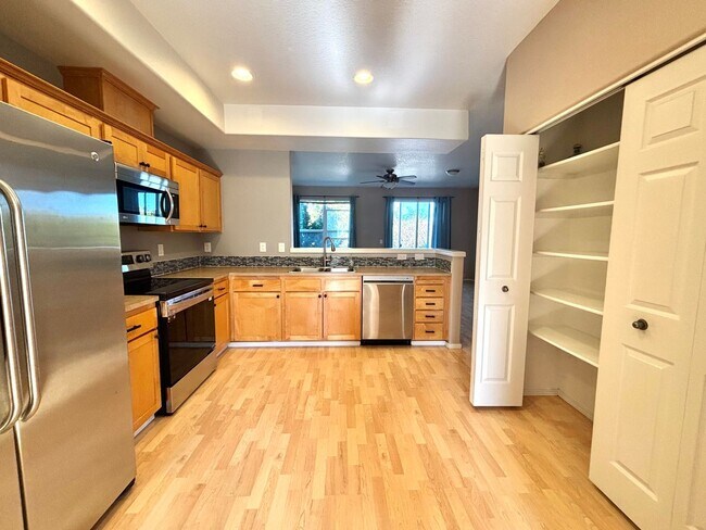 Foto del edificio - Update 3 Bedroom Home in Beaverton!