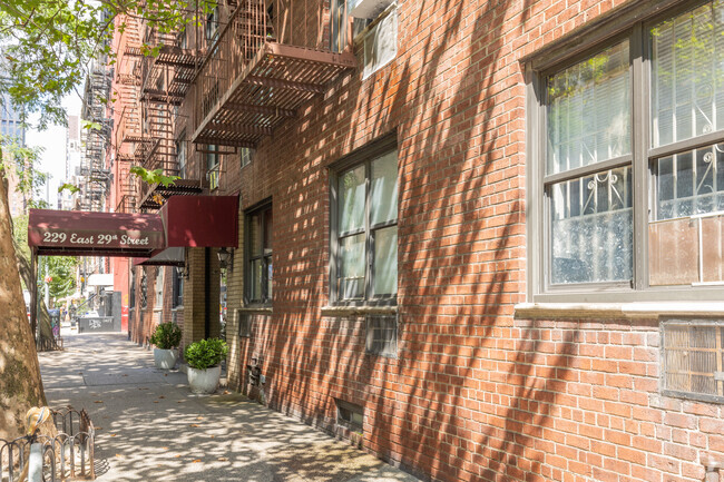 Building Photo - 229 E 29th St